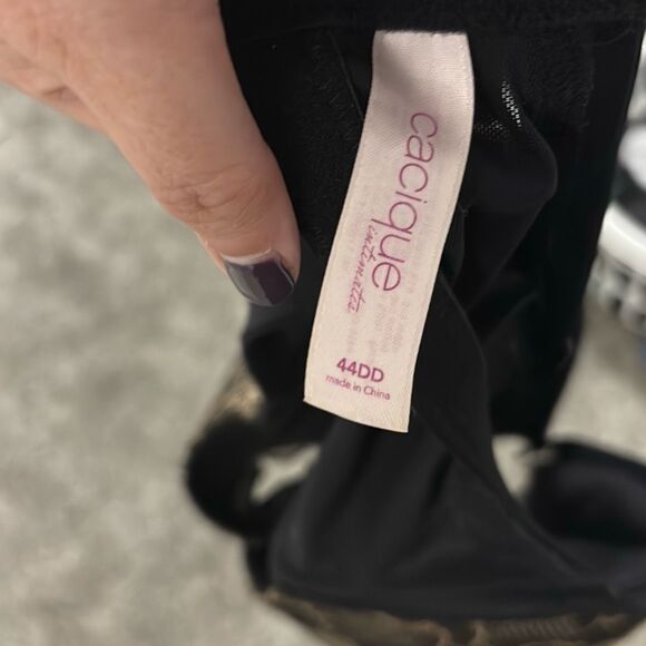 Cacique lightly lined full coverage black lace bra size 44DD - Picture 3 of 3